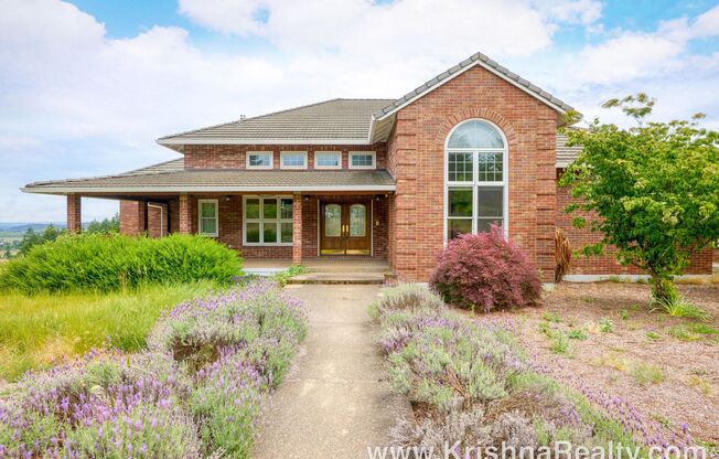 *GORGEOUS* 6BD* 5.5BA* Contemporary Single Family Home In The Heart Of Wine Country! **Enjoy Beautiful Views From Your *HUGE* Screened In Patio!**