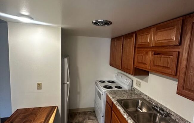 201 Whitestown Village