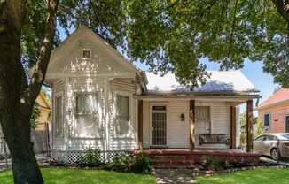 Charmer Close to Downtown!