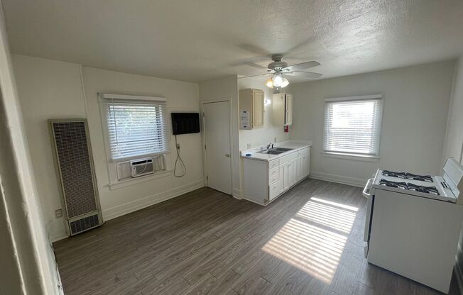 3rd st 3921