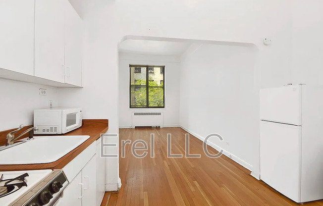 104 E 37 ST