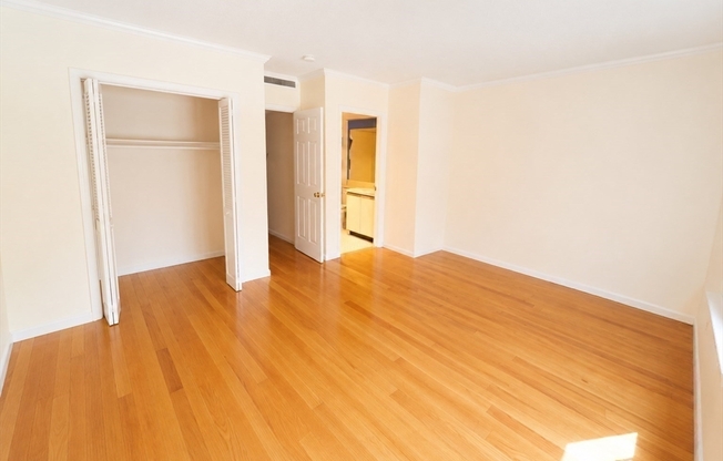 3 beds, 3.5 baths, 1,900 sqft, $4,800, Unit TH-3