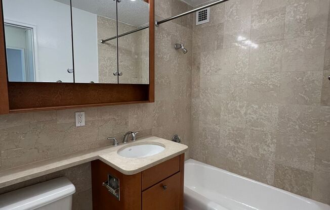 1 bed, 1 bath, $5,600, Unit 19A