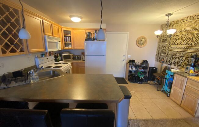 2 beds, 2 baths, $2,100, Unit # 7E