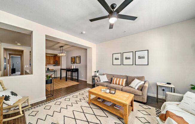 Beautiful 2 bed 2 bath located in Elk Grove!