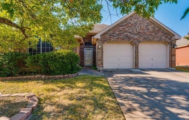 402 E LYNN CRK DR