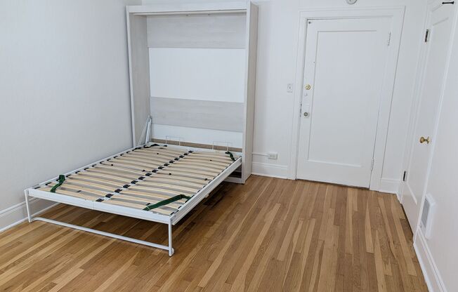 Studio, 1 bath, 308 sqft, $1,099, Unit 32