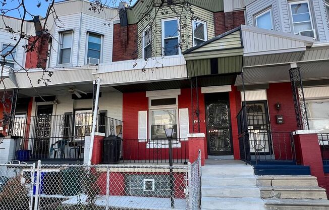 Stunning 3-Bedroom Townhome in Kingsessing! Available mid-April!