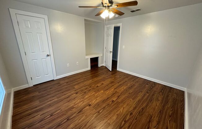 3 beds, 1 bath, $1,200, Unit Apt B