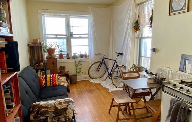 1 bed, 1 bath, 400 sqft, $980, Unit 2