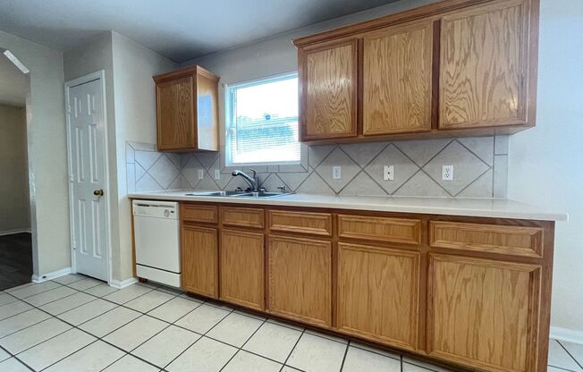 4 beds, 2 baths, $1,695