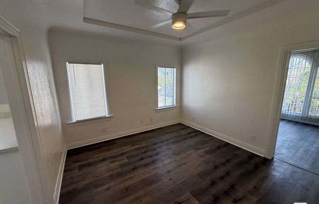 1458 W 36 ST