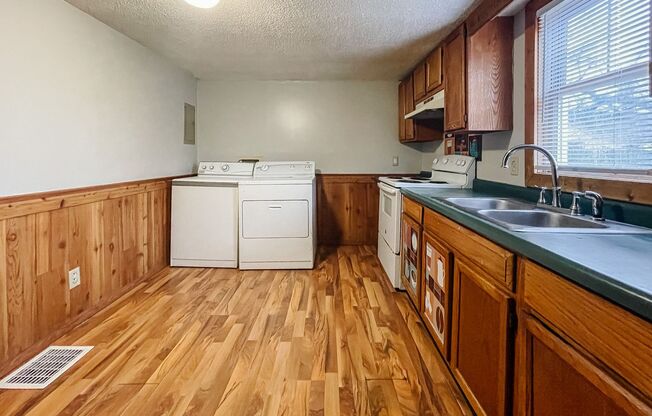 3 beds, 1 bath, $1,200