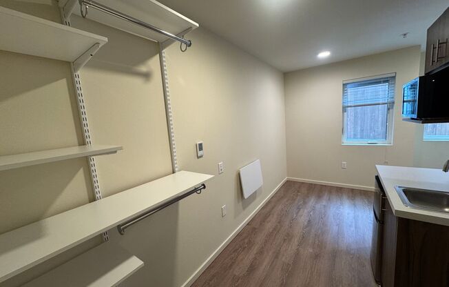 Studio, 1 bath, 175 sqft, $1,315, Unit 423