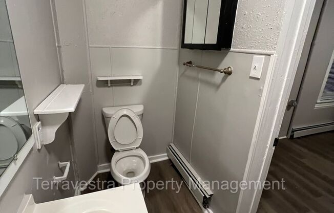 2 beds, 1 bath, $1,550, Unit Unit 1