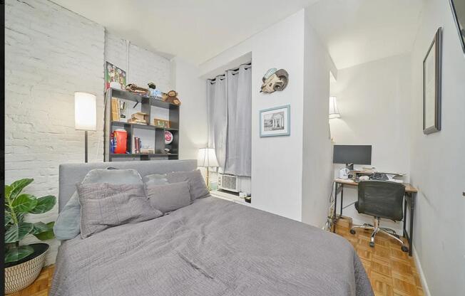 335 W 43 ST 5 CIRCUIT