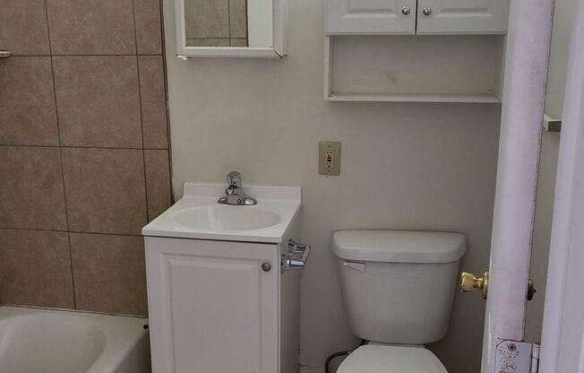 Studio, 1 bath, 260 sqft, $500, Unit 15