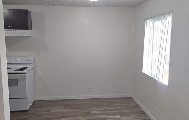 2 beds, 1 bath, 725 sqft, $2,195, Unit 55-66