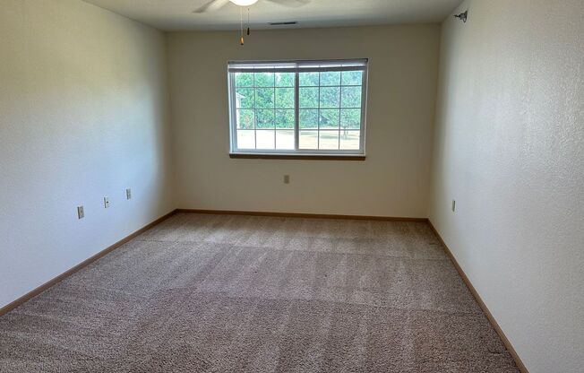 1 bed, 1 bath, 1,371 sqft, $1,825, Unit 33562