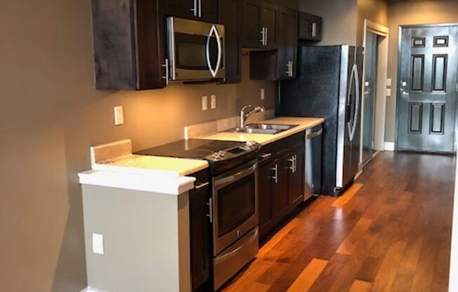 Studio, 1 bath, 575 sqft, $1,220, Unit 378