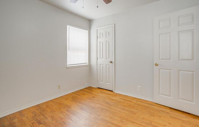 2 beds, 1 bath, 900 sqft, $1,195, Unit 3421 #B