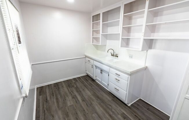 1 bed, 1 bath, 650 sqft, $1,798, Unit 12