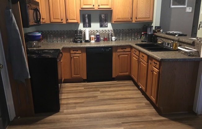 3 beds, 2 baths, $1,295