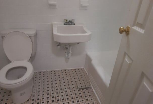 Studio, 1 bath, $1,275, Unit 1816-007