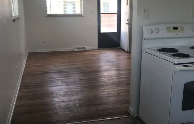 2 beds, 1 bath, 705 sqft, $1,575, Unit 7530