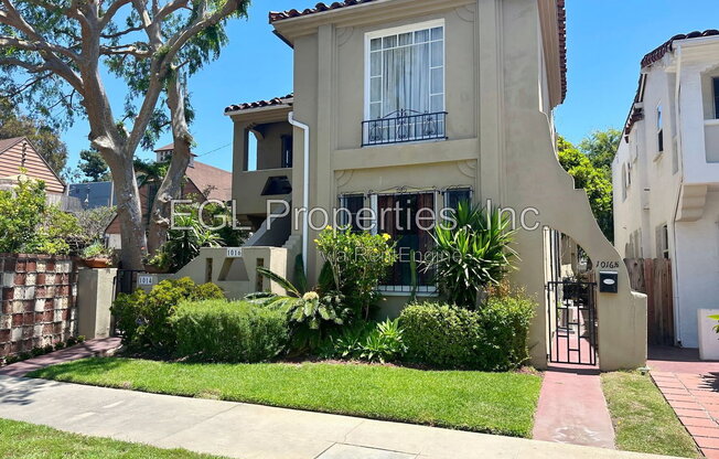 1016 1/2 S CRES HTS BLVD