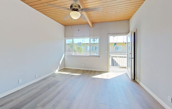 Special $500 Off The First Month Rent Bright Top-Floor 1-Bedroom Condo in the Heart of Santa Monica