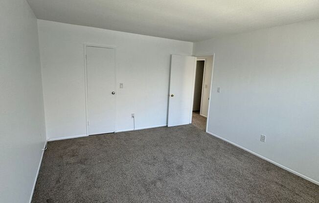 2 beds, 1 bath, 900 sqft, $2,600, Unit 4