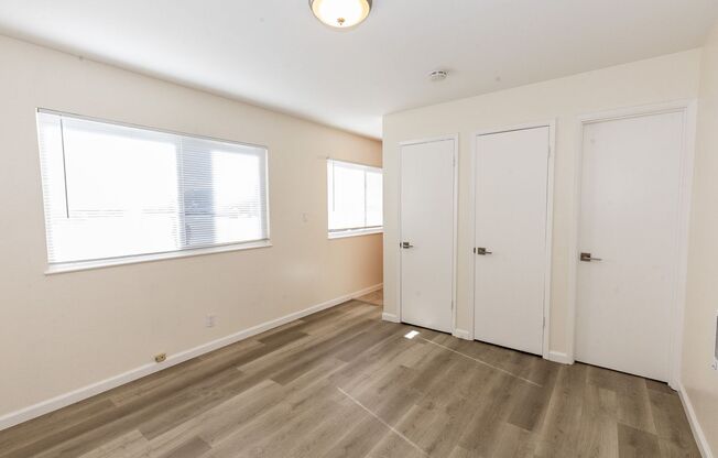 Updated Studio, walk to Caltrain, 90 WalkScore, easy access to shopping & more!