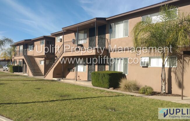 University Ave (7376-92)