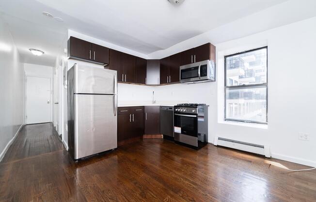 3 beds, 1 bath, $2,995, Unit 5