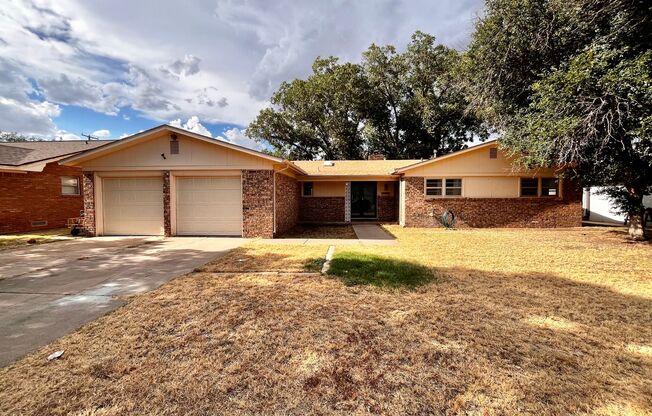 Amazing 4/2.5 in Prime Location! Minutes from Texas Tech and Hospitals!