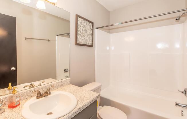 2 beds, 2 baths, 978 sqft, $1,049