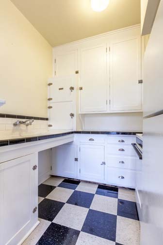 Studio, 1 bath, 425 sqft, $1,275, Unit 212