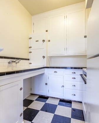 Studio, 1 bath, 425 sqft, $1,275, Unit 212