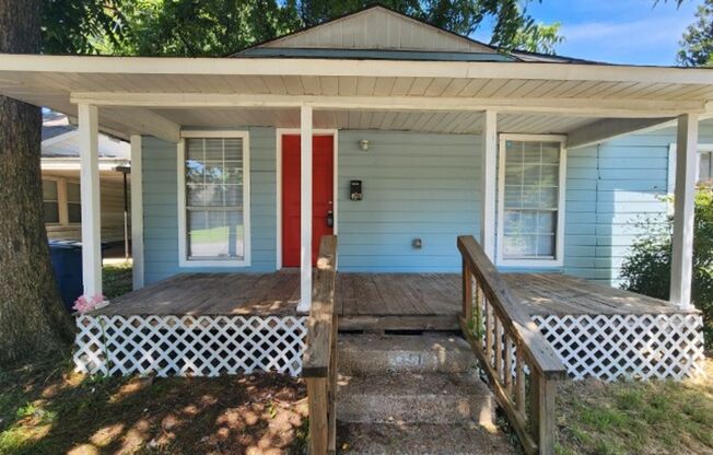 Welcome home to 4511 Atkins, for rent *Move in Special - $0 Deposit option* - Please read the full description*