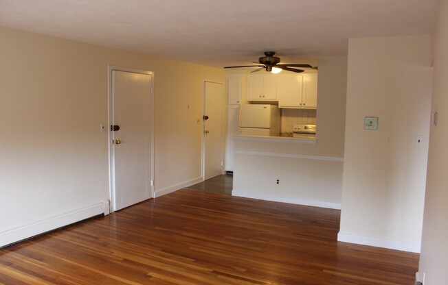 2 beds, 1 bath, 710 sqft, $2,400, Unit 2-4