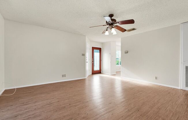 Charming 3BR/2BA Home Near UTSA – 13343 Pecan Glade