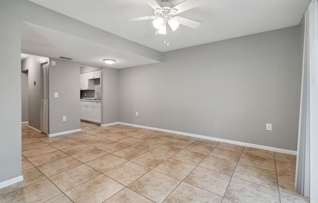 2 Bed| 1 Bath NEW CARPET !