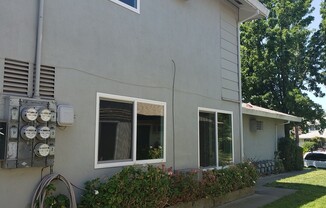 4-Plex Centrally located - 2bdrm, 1 bath.