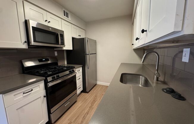 2 beds, 1 bath, 900 sqft, $1,499, Unit LAW9-101