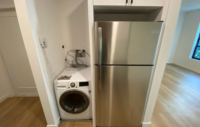 Studio, 1 bath, 425 sqft, $1,975, Unit The Elm - 207