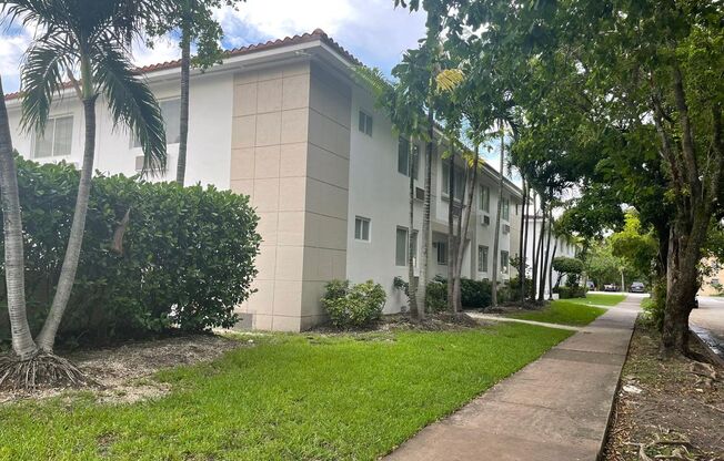 1426 PONCE DE LEON