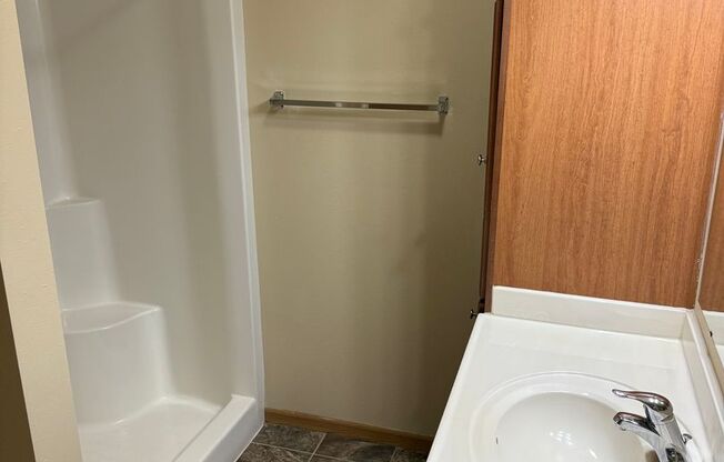 3 beds, 2 baths, 1,280 sqft, $1,699.99, Unit 533-204