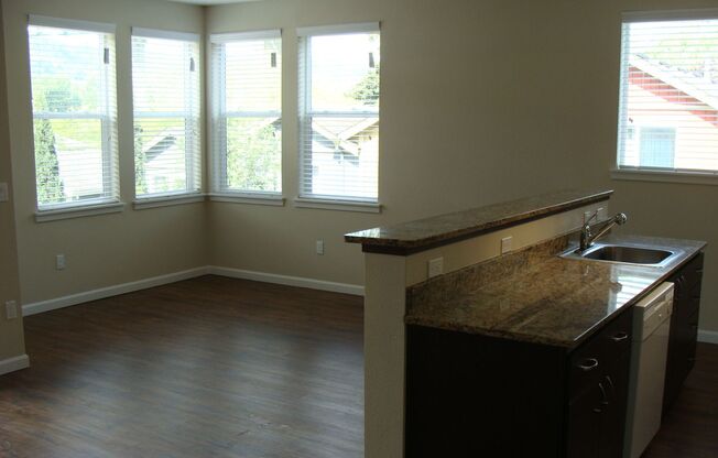 1 bed, 1 bath, 676 sqft, $1,540, Unit 1-215