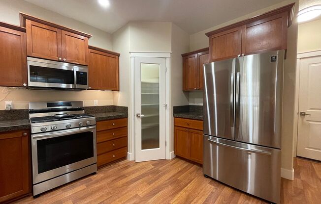 3Bd 3Ba Home in Hillsboro with Attached Garage, Washer & Dryer Included, and Stainless Steel Appliances.